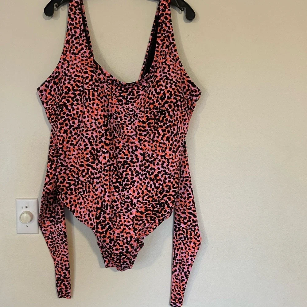 NWT Fabletics 4X Scoop Tie Back Shaping One-Piece Swimsuit Animal Print